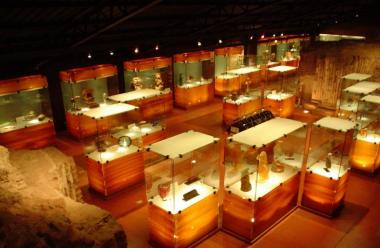 Arte Precolombino y Vidrio Moderno