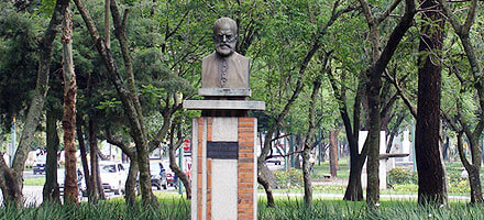Monumento a Antonio de Irisari