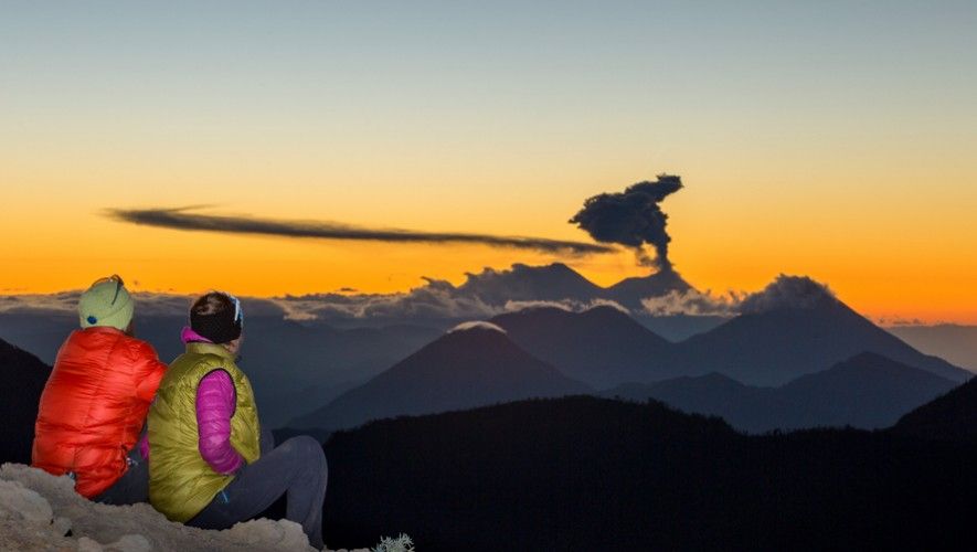 Lleva a tu pareja al Volcán Acatenango de noche para ver el amanecer